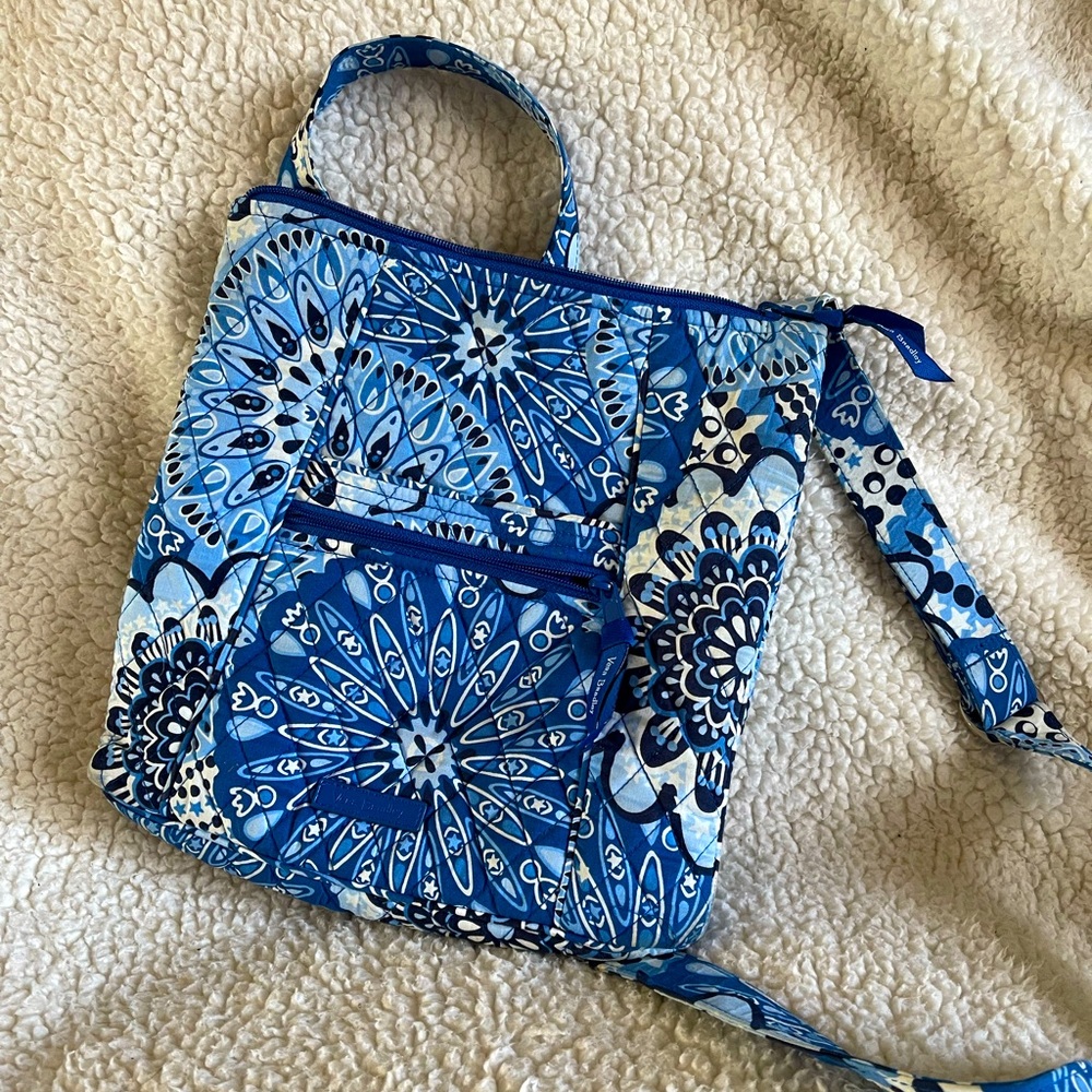 Like new Vera Crossbody